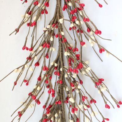 EV-C29 - Primitive Pip Berry Garland in Red and Cream