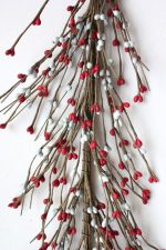 EV-C32 - Primitive Pip Berry Garland in Gray and Red