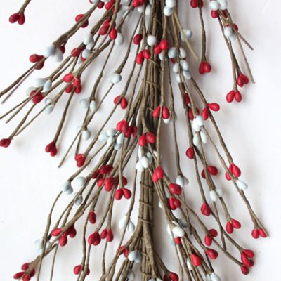 EV-C32 - Primitive Pip Berry Garland in Gray and Red