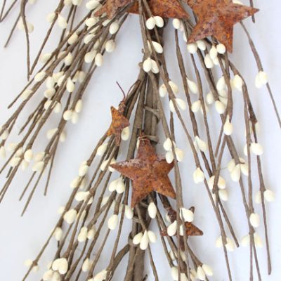 EV-002N - White pip berry garland with rusty star