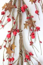 EV-103N - Red pip berry garland with rusty stars