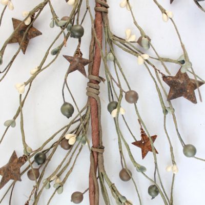 EV-105N - Cream, green, and brown berry garland with rusty stars