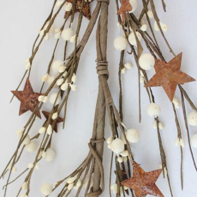 EV-111N - Cream berry garland with rusty stars