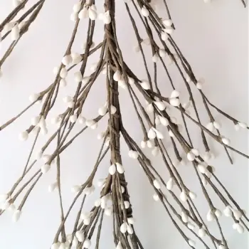 EV-C37 White Pip Berry Garland