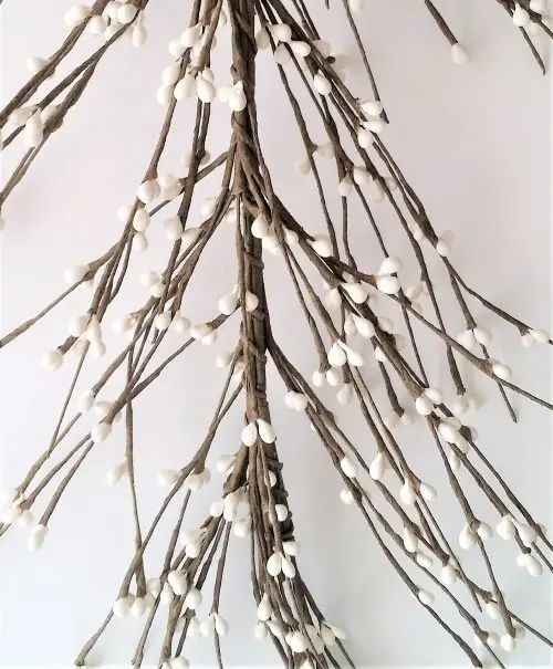 EV-C37 White Pip Berry Garland